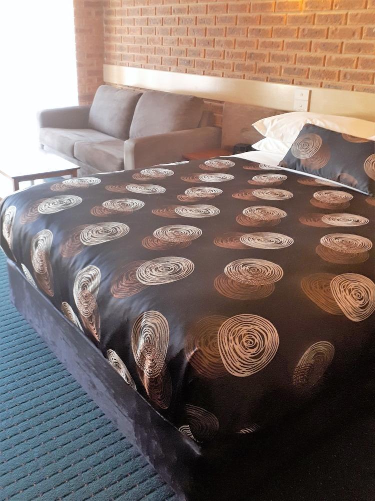 Colonial Motor Inn Bairnsdale Golden Chain Property Екстер'єр фото