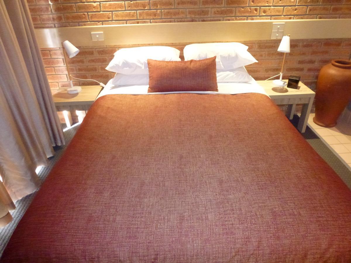 Colonial Motor Inn Bairnsdale Golden Chain Property Екстер'єр фото