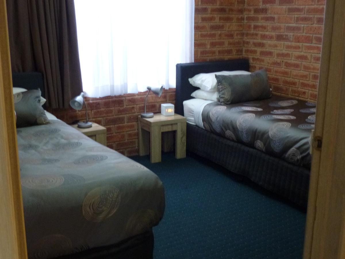 Colonial Motor Inn Bairnsdale Golden Chain Property Екстер'єр фото