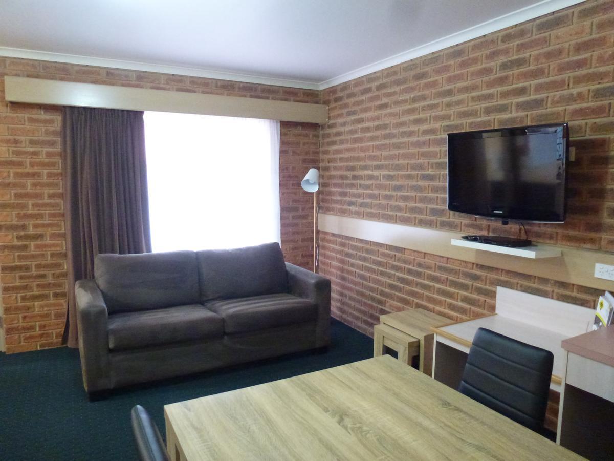 Colonial Motor Inn Bairnsdale Golden Chain Property Екстер'єр фото
