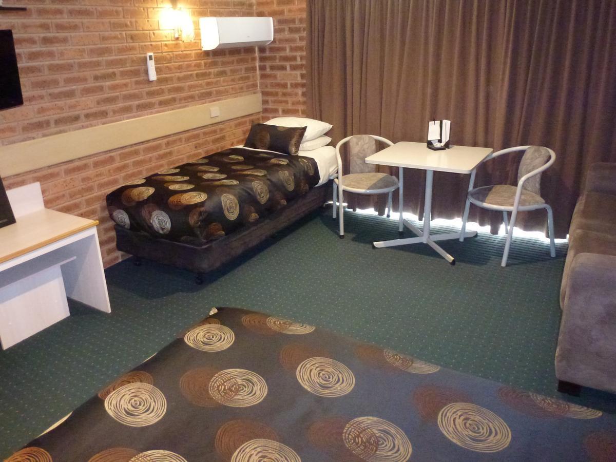 Colonial Motor Inn Bairnsdale Golden Chain Property Екстер'єр фото