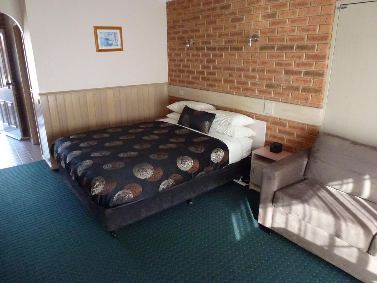Colonial Motor Inn Bairnsdale Golden Chain Property Екстер'єр фото
