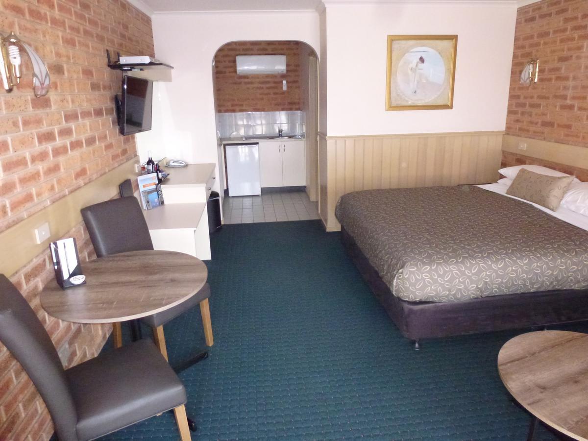 Colonial Motor Inn Bairnsdale Golden Chain Property Екстер'єр фото