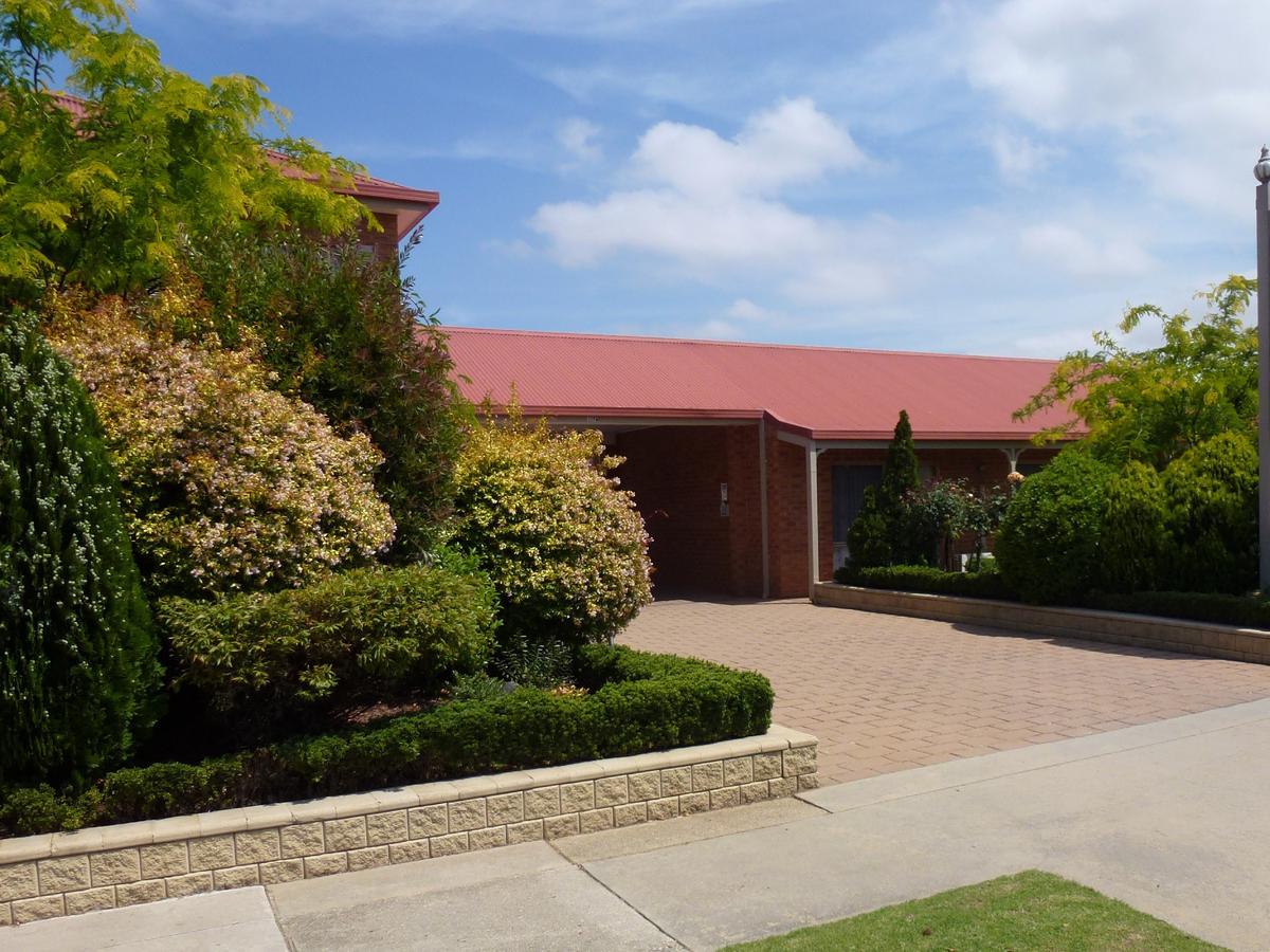 Colonial Motor Inn Bairnsdale Golden Chain Property Екстер'єр фото