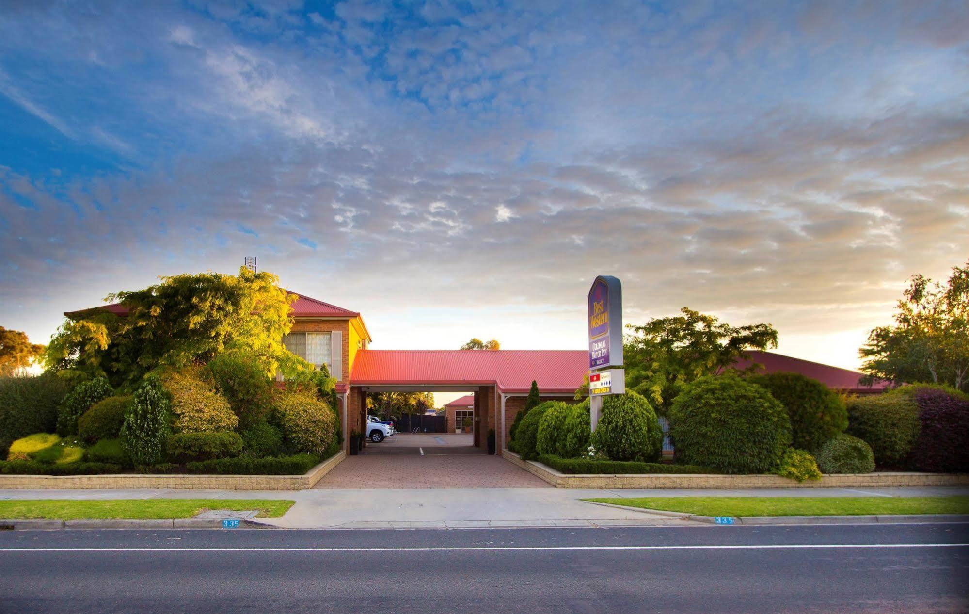 Colonial Motor Inn Bairnsdale Golden Chain Property Екстер'єр фото