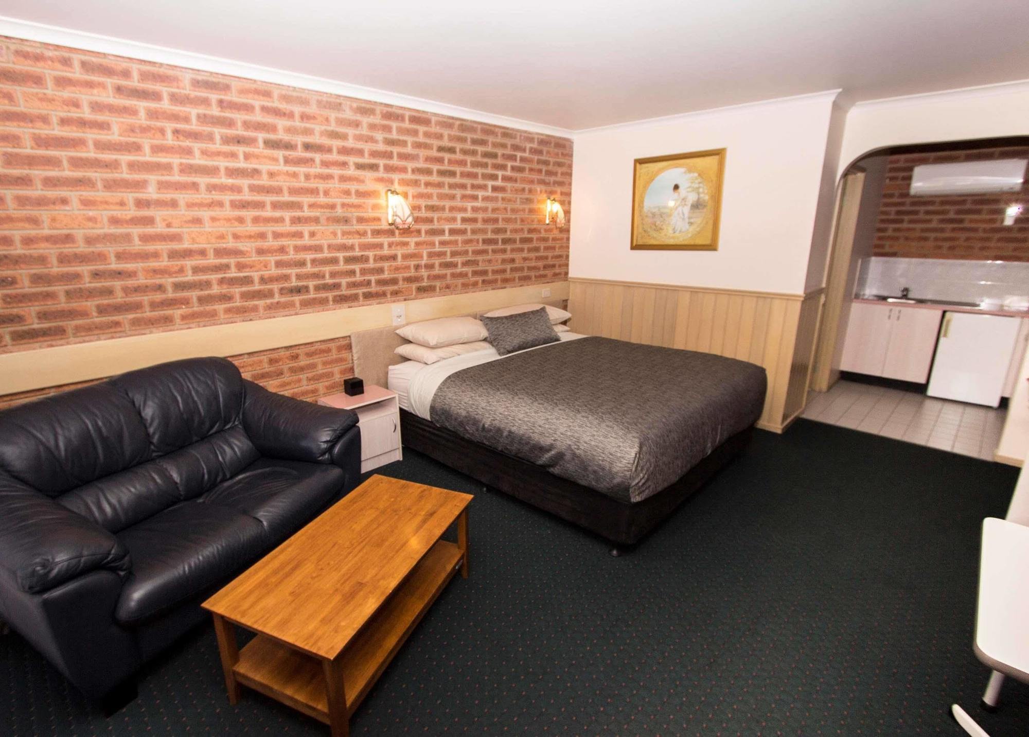 Colonial Motor Inn Bairnsdale Golden Chain Property Екстер'єр фото
