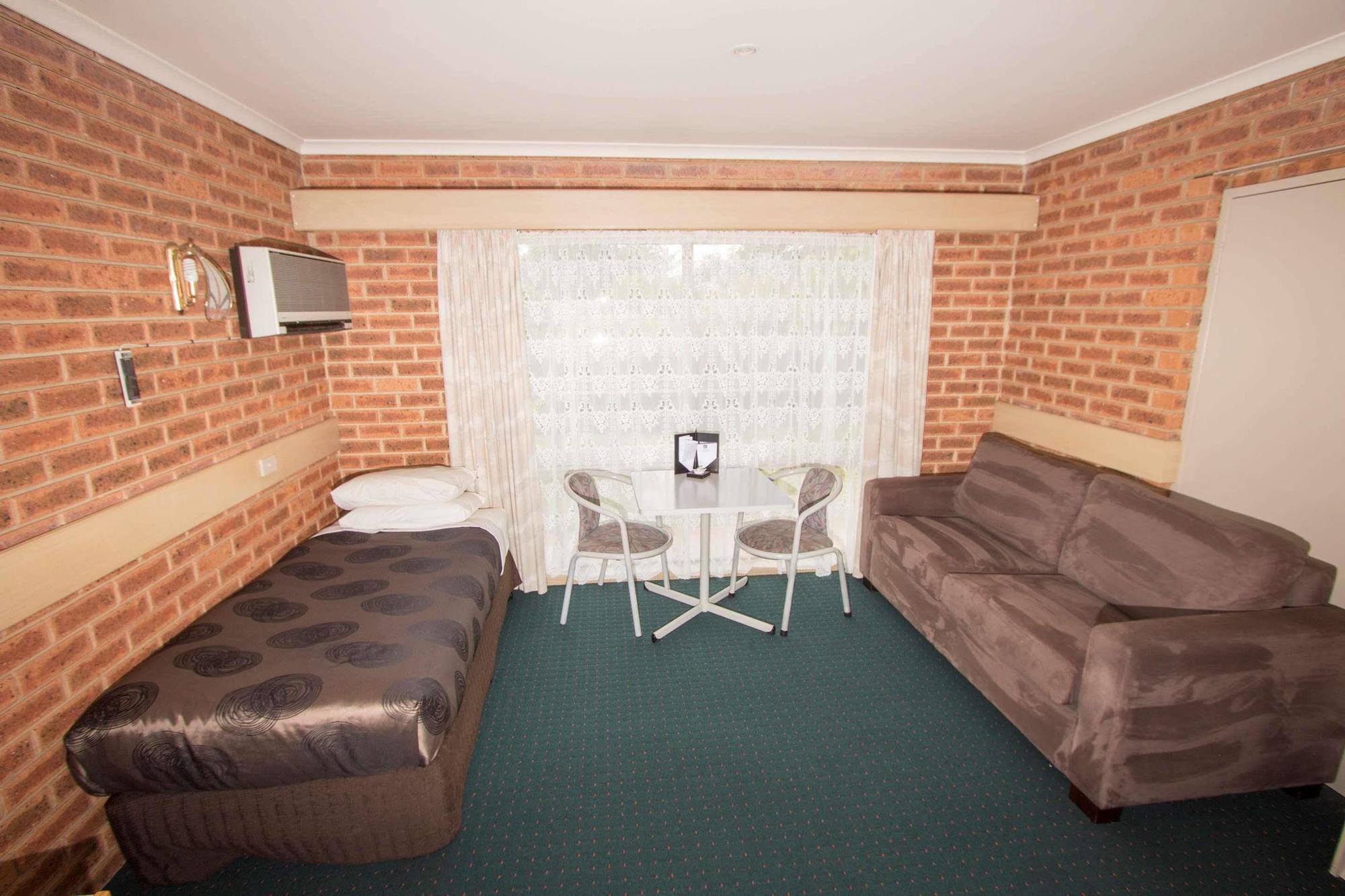 Colonial Motor Inn Bairnsdale Golden Chain Property Екстер'єр фото