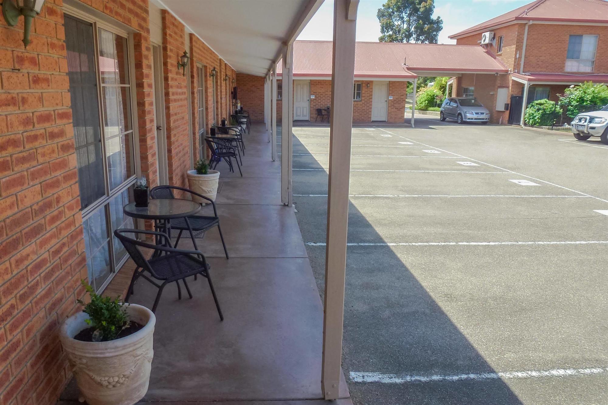 Colonial Motor Inn Bairnsdale Golden Chain Property Екстер'єр фото