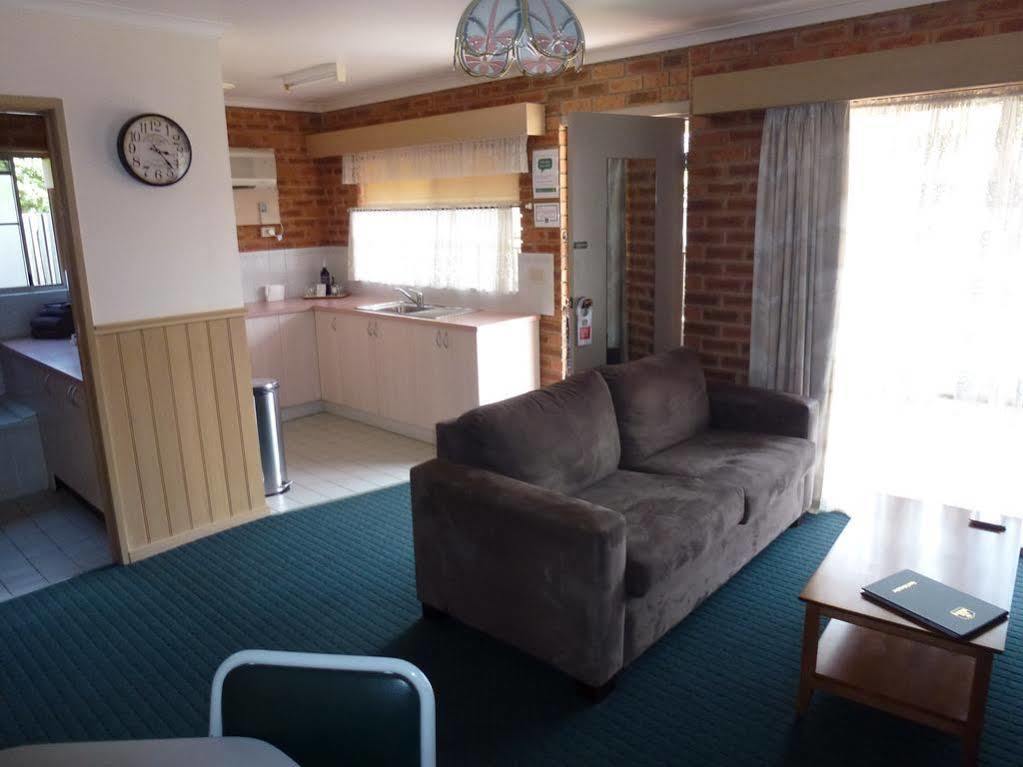 Colonial Motor Inn Bairnsdale Golden Chain Property Екстер'єр фото