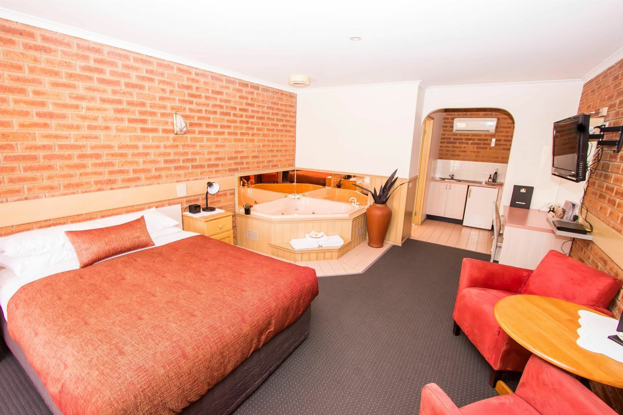 Colonial Motor Inn Bairnsdale Golden Chain Property Екстер'єр фото