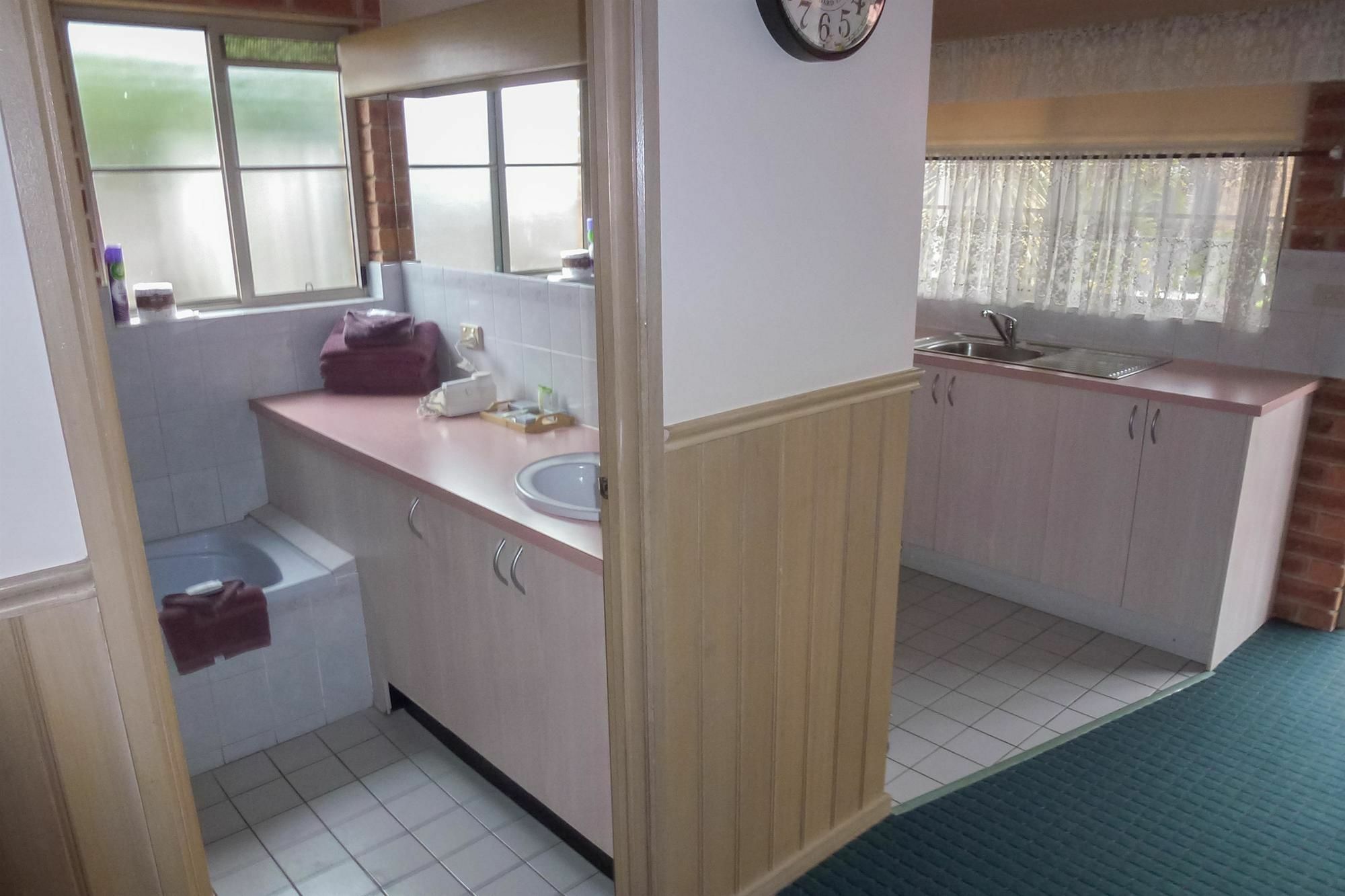 Colonial Motor Inn Bairnsdale Golden Chain Property Екстер'єр фото