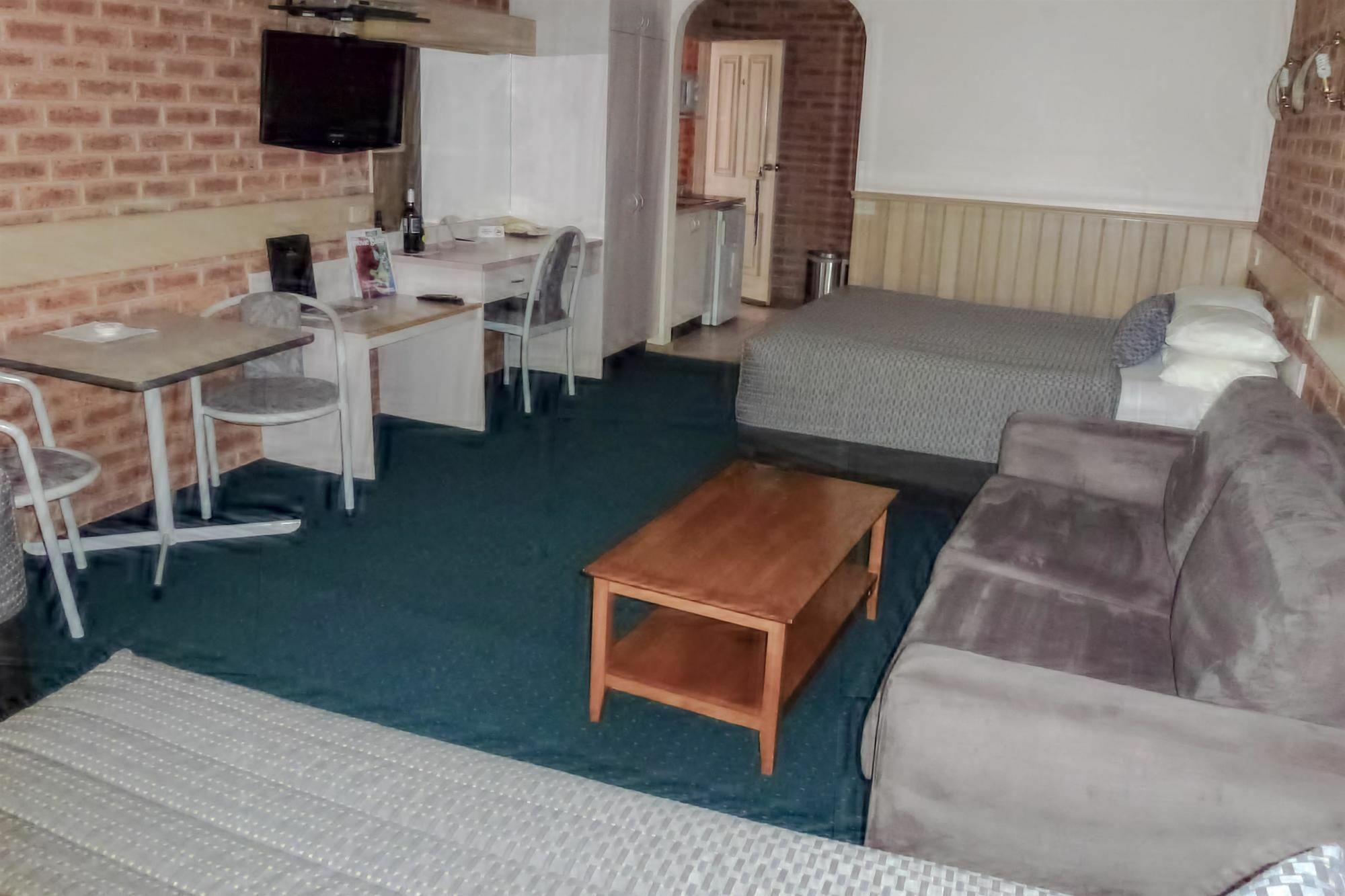 Colonial Motor Inn Bairnsdale Golden Chain Property Екстер'єр фото