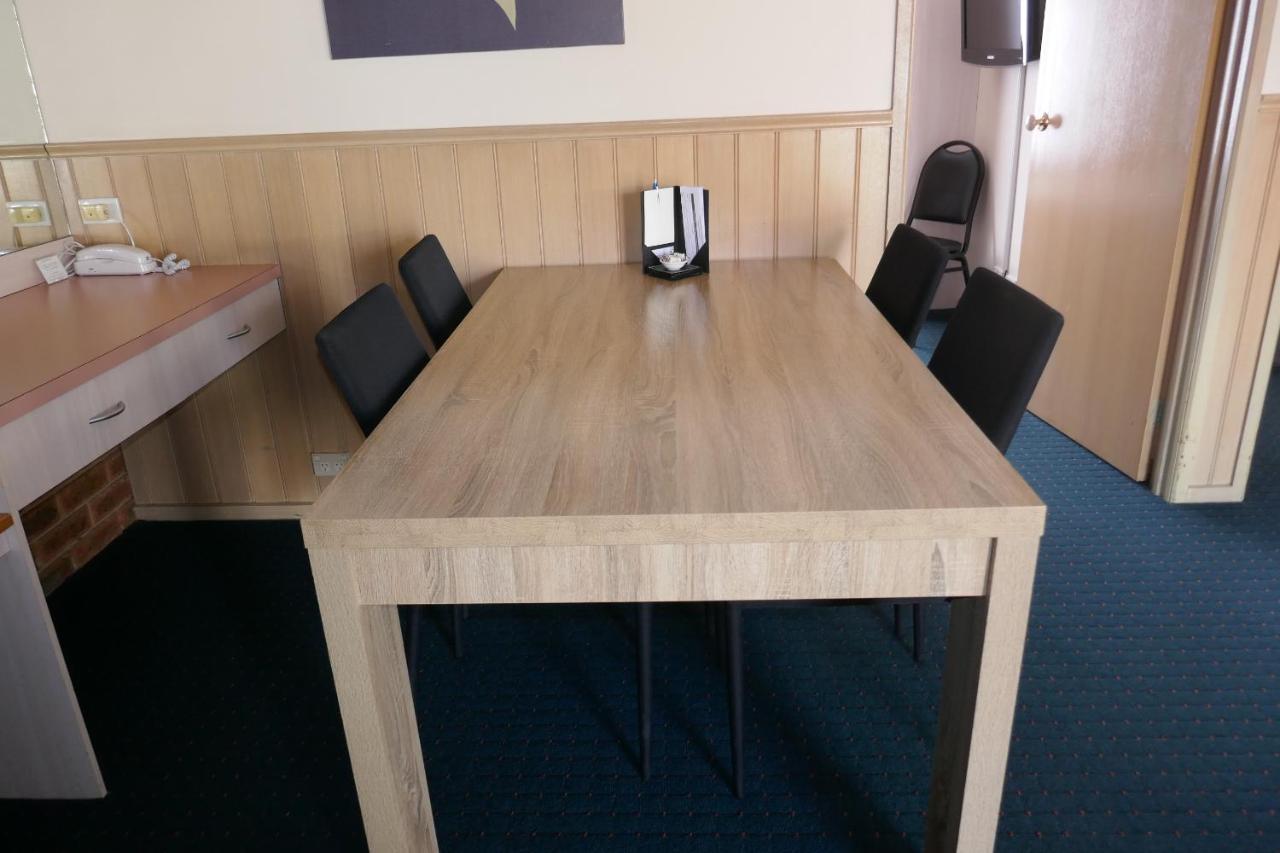 Colonial Motor Inn Bairnsdale Golden Chain Property Екстер'єр фото