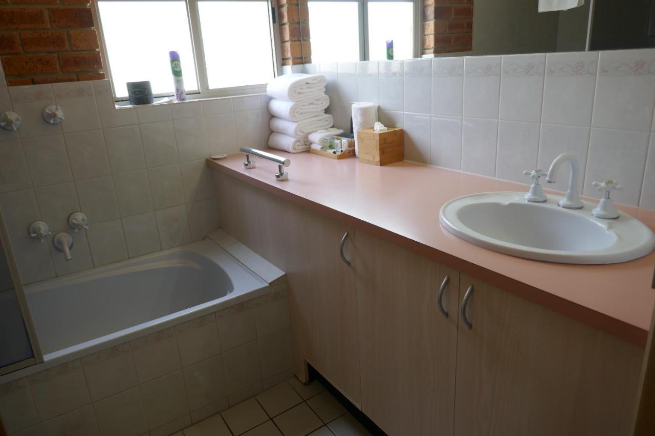Colonial Motor Inn Bairnsdale Golden Chain Property Екстер'єр фото