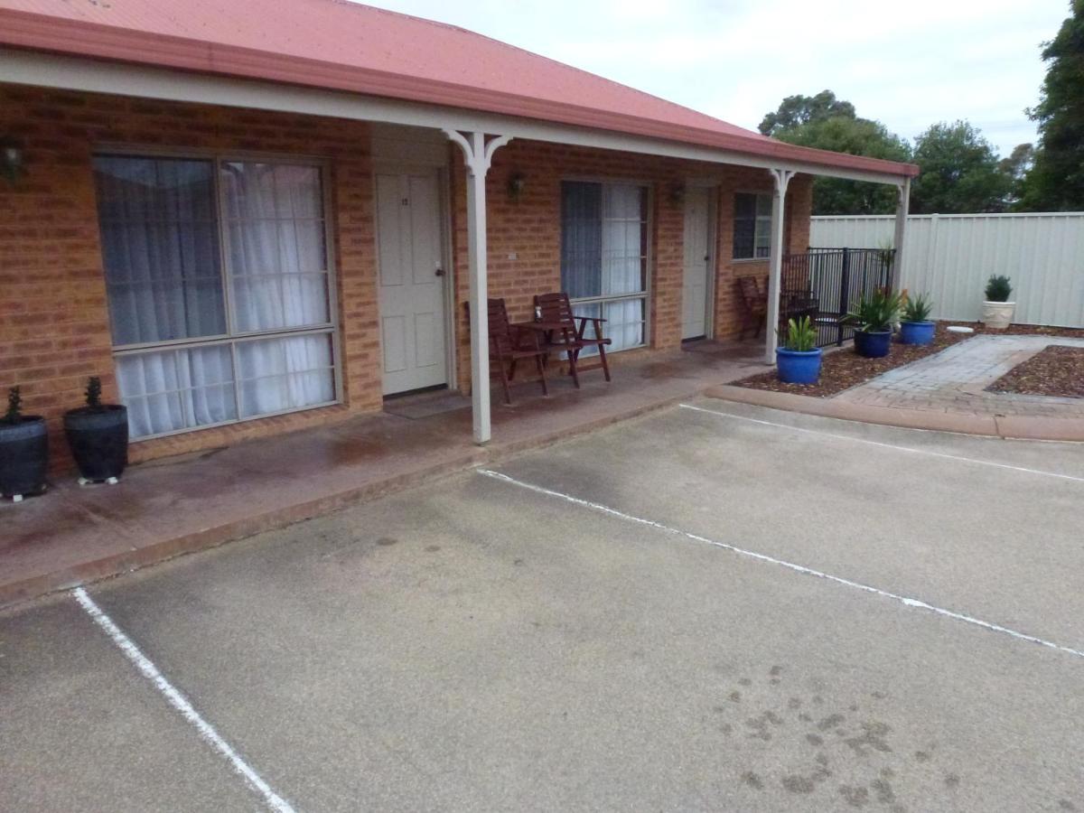 Colonial Motor Inn Bairnsdale Golden Chain Property Екстер'єр фото
